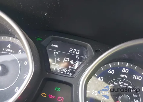 2016 Hyundai Elantra Value Edition z USA, uszkodzony, nr VIN 5NPDH4AE3GH682039